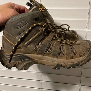 Keen Voyageur Mid (Men’s Waterproof boots)